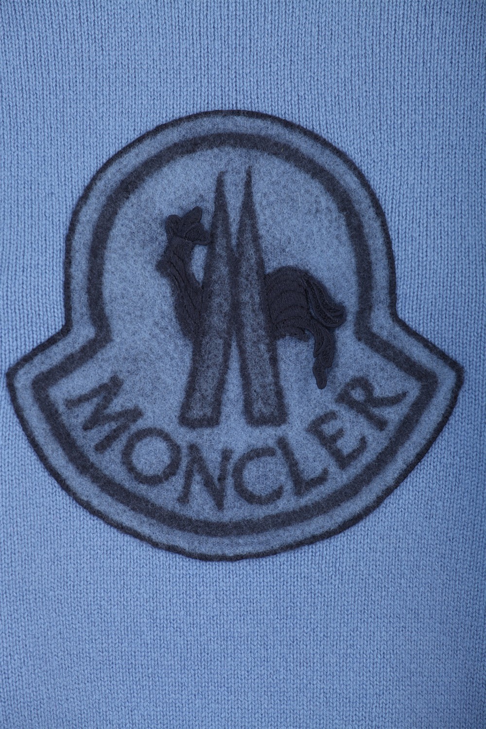 shop MONCLER Saldi Pull: Moncler pullover in lana e cachemire con Logo.
Girocollo.
Maniche lunghe.
Logo Moncler ricamato sulla parte centrale anteriore.
Regular fit.
Composizione: 70% lana 30% cachemire.. 90559 52 A9235 0-785 number 7209497